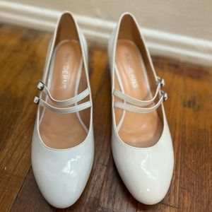 White vintage style low block heels